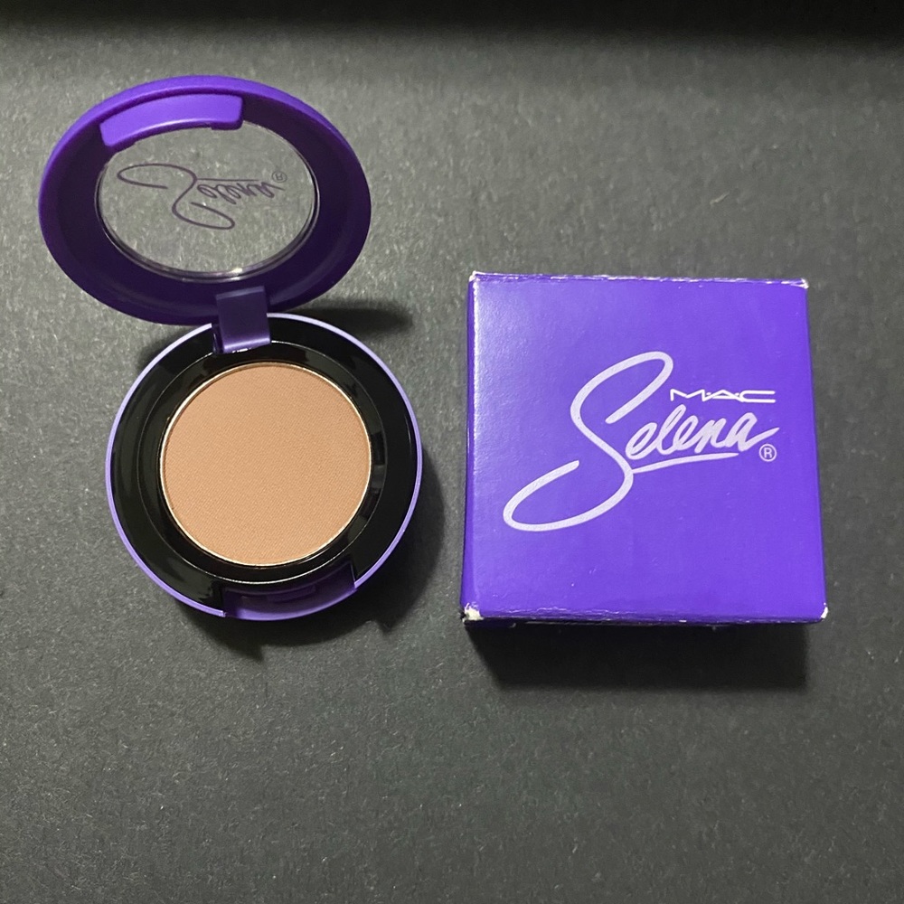 Selena Mac eyeshadow
